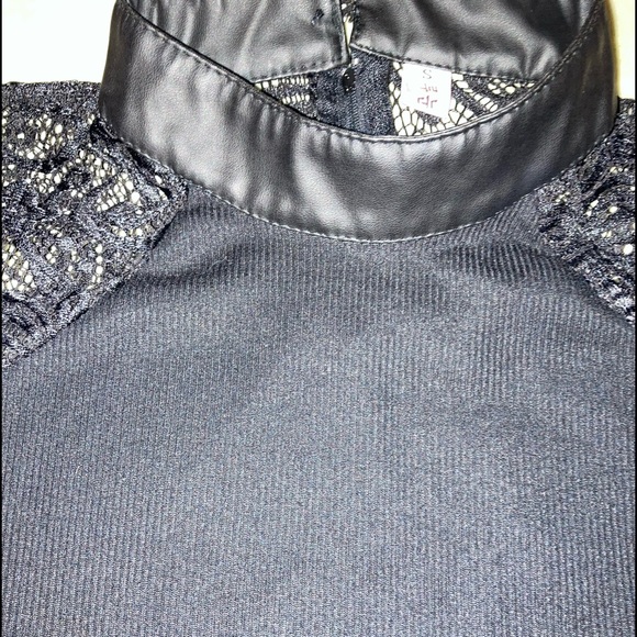 2/20$ or 15$ Mock neck ribbed lace top - Picture 6 of 8